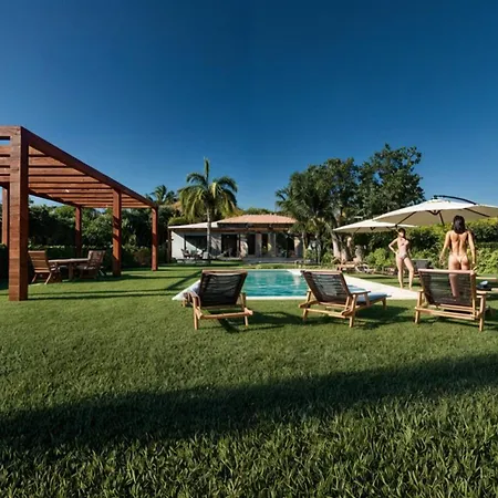 Fofo Platana Beachfront Villa *