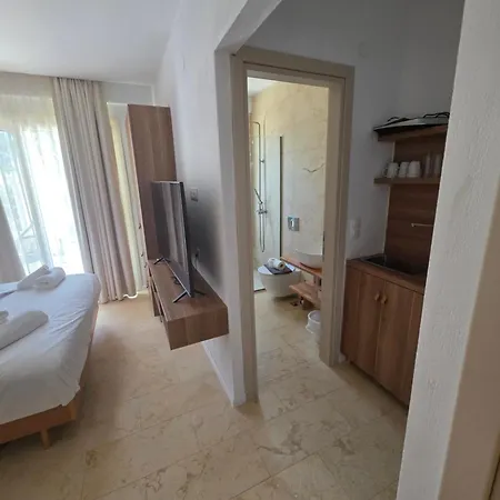 Fofo Platana Beachfront Вилла